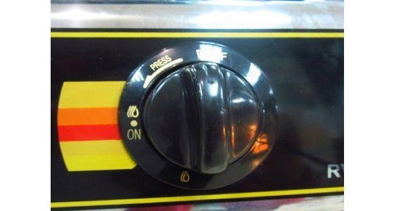 Bếp gas Rinnai RV-577BK có nút vặn điều chỉnh nhiệt độ dễ sử dụng